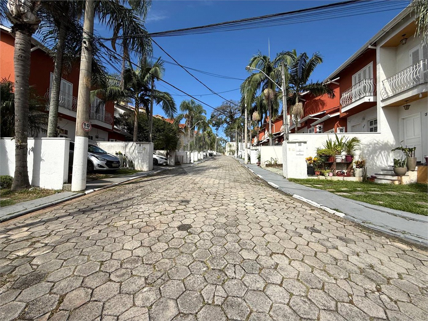Casa à venda com 2 suítes no condomínio Village Palmas, São Paulo - SP