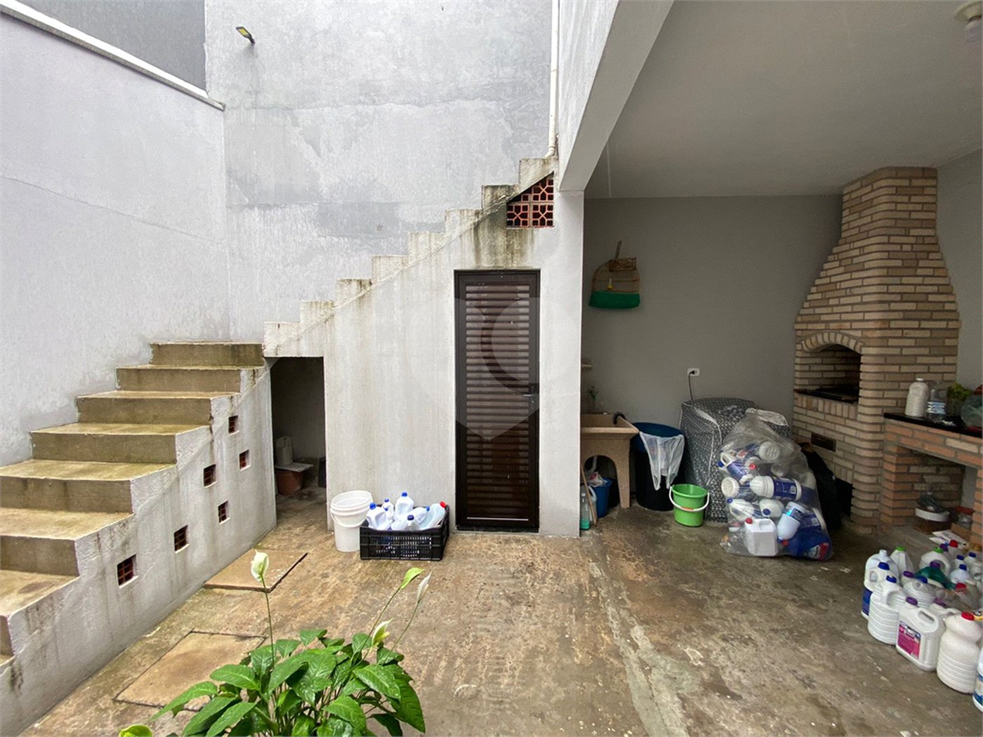 Sobrado à venda com 3 quartos, sendo 1 suíte, em Jardim Quaresmeira II, Suzano, SP