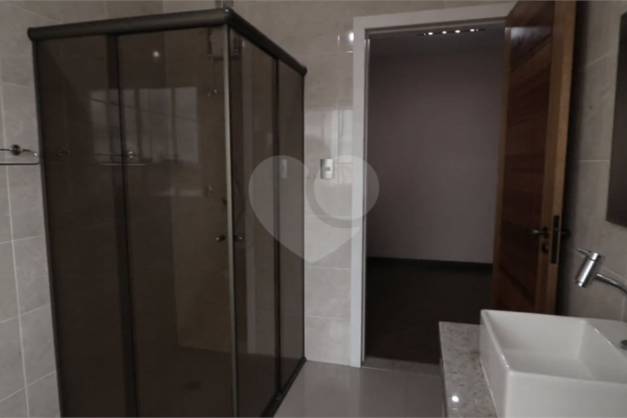 Sobrado à venda com 4 quartos em Vila Guilherme, São Paulo, SP