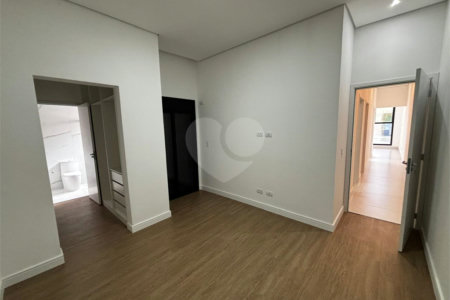 Casa à venda com 3 quartos, sendo 1 suíte, no condomínio Village Moutonnée, Salto - SP