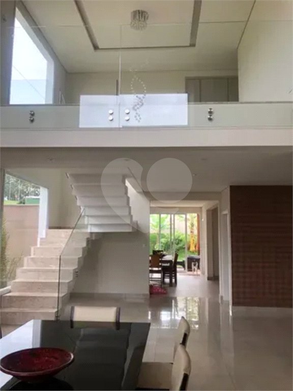 Casa à venda com 3 quartos, sendo 1 suíte,  no condomínio Alphaville 1, São José dos Campos - SP