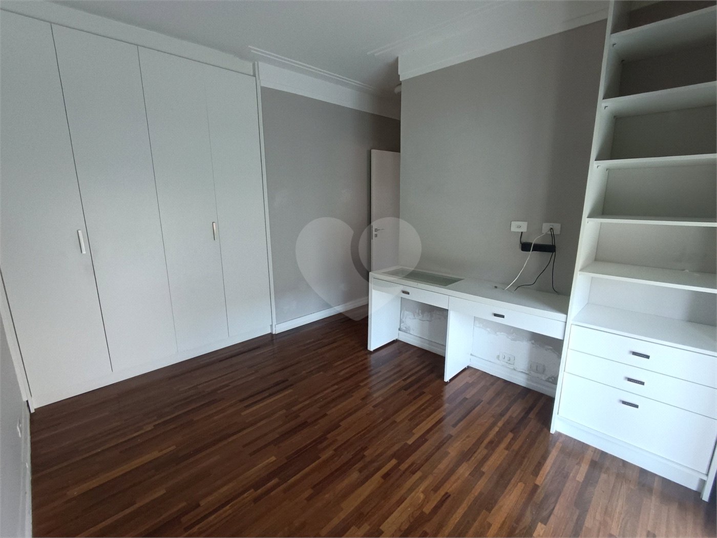 Casa à venda com 4 quartos, sendo 2 suítes, no condomínio Terras de Santa Adélia, Vargem Grande Paulista - SP