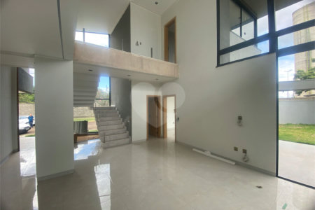 Casa à Venda no Condomínio Damha III