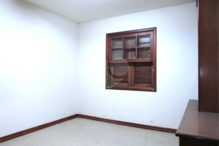Casa à venda com 3 suítes em Alto da Boa Vista, São Paulo, SP