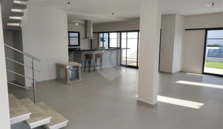 Casa à venda com 3 suítes no condomínio Santa Isabel I, Louveira - SP