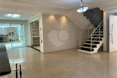 Casa à venda com 4 quartos, sendo 3 suítes, no condomínio Villas Nova Tatuapé I, São Paulo - SP