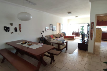 Casa à Venda de 3 dormitórios em São Carlos, no bairro Parque Santa Marta