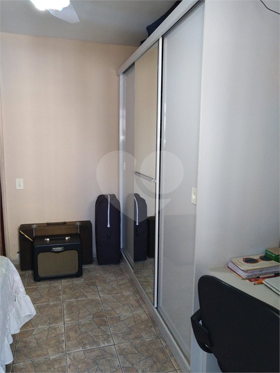 Apartamento duplex, espaçoso, ensolarado. Ideal para uma bela modernização.
