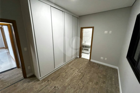 Casa para venda no condomínio de alto padrão Damha III,
