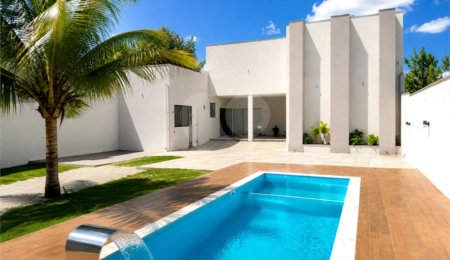 Casa Térrea à venda com 4 quartos, sendo 3 suítes,  no Centro, Chapada dos Guimarães, MT