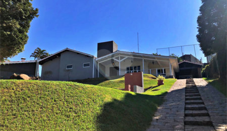 Casa à venda com 4 quartos, sendo 2 suítes,  no condomínio Estância Marambaia, Vinhedo - SP