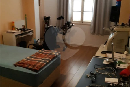 Sobrado à venda com 3 quartos, sendo 2 suítes,  em Vila Paulicéia, São Paulo, SP