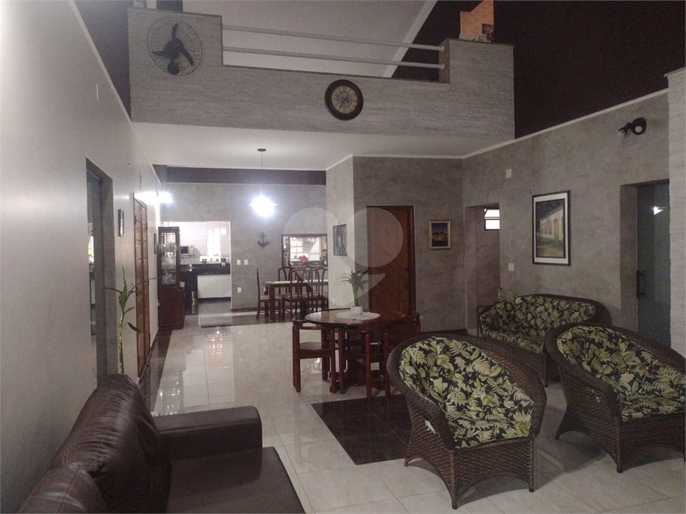 Casa à venda com 3 quartos, sendo 1 suíte, no condomínio Acmti - Colinas do Mosteiro, Terras de Itaici e Recanto dos Pássaros, Indaiatuba - SP