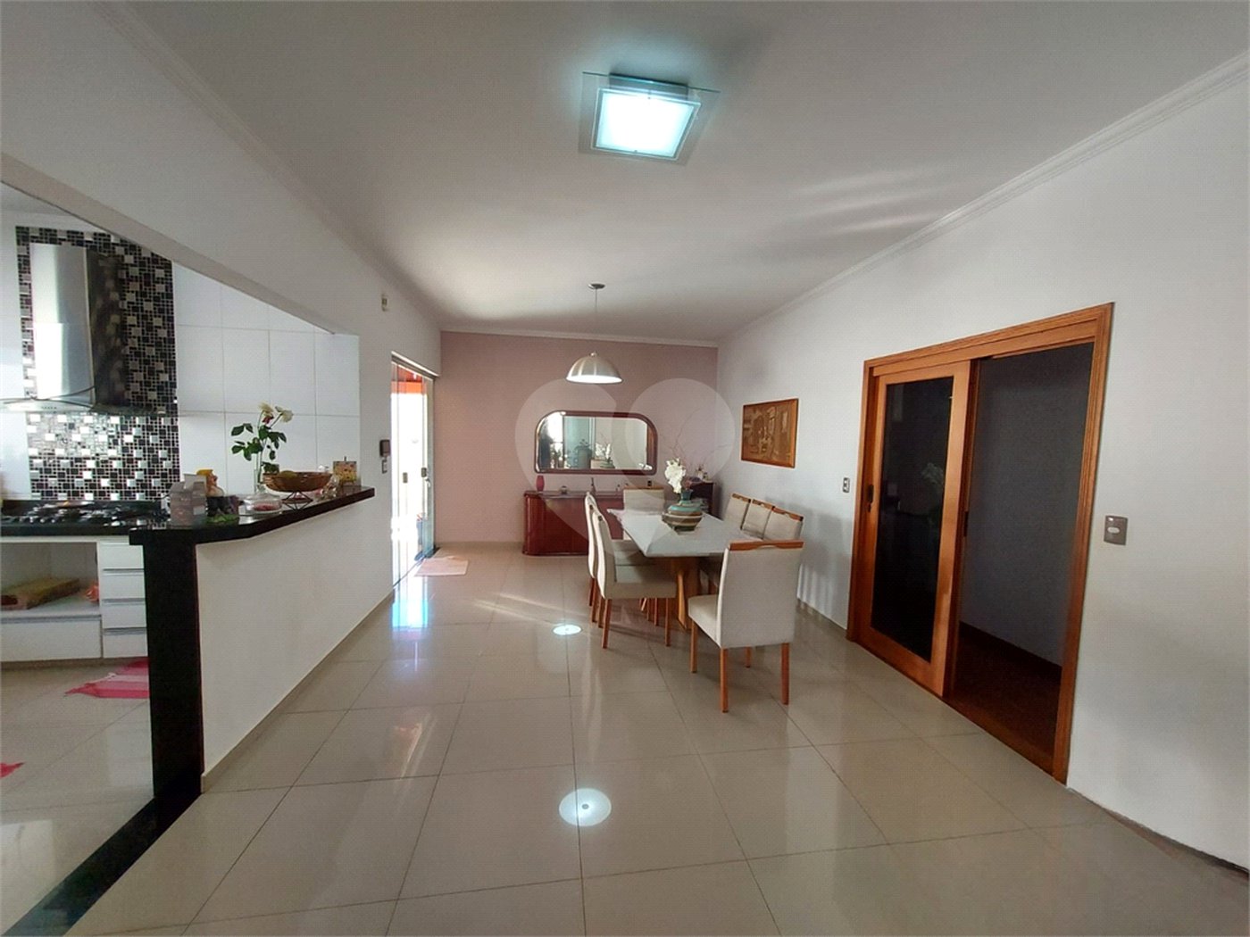 Casa à venda com 4 quartos, sendo 2 suítes, no condomínio Nascente do Jaraguá, Araraquara - SP