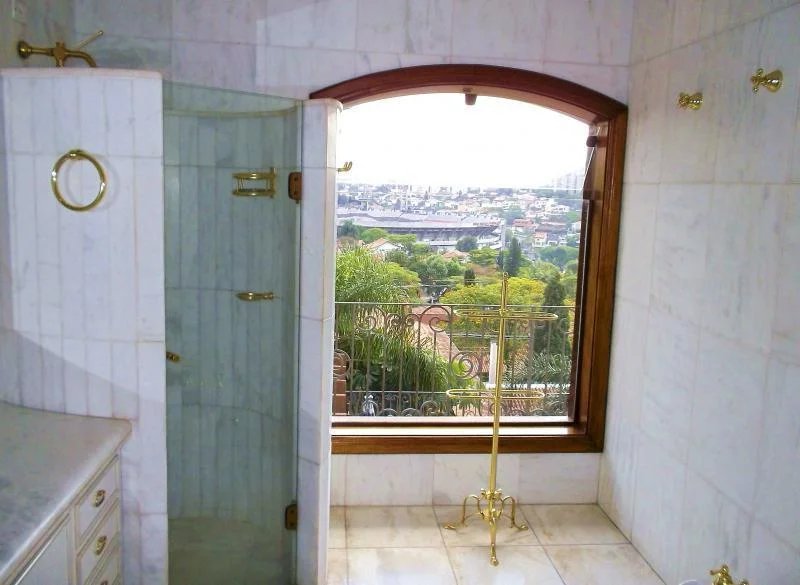 Sobrado à venda com 4 quartos, sendo 2 suítes,  em Jardim Leonor, São Paulo, SP