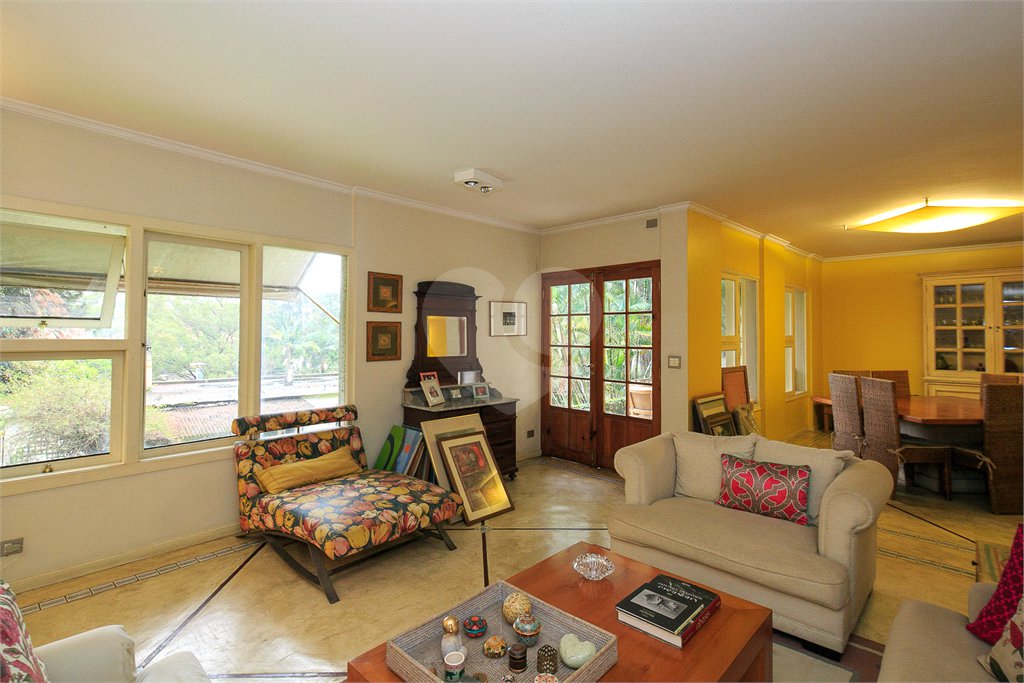 Casa à venda com 4 quartos, sendo 2 suítes, em Jardim Marajoara, São Paulo, SP