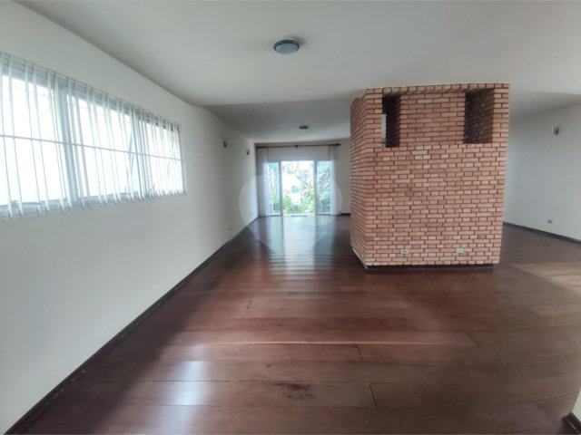 Sobrado à venda ou para alugar com 4 quartos, sendo 2 suítes,  em Chácara Monte Alegre, São Paulo, SP