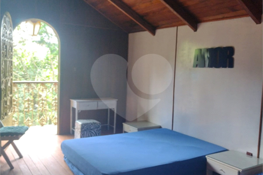 Casa à venda com 4 quartos, sendo 2 suítes,  no condomínio Cinco Lagos, Mairiporã - SP