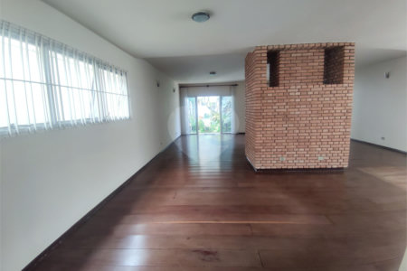 Sobrado à venda com 4 quartos, sendo 2 suítes, em Chácara Monte Alegre, São Paulo, SP