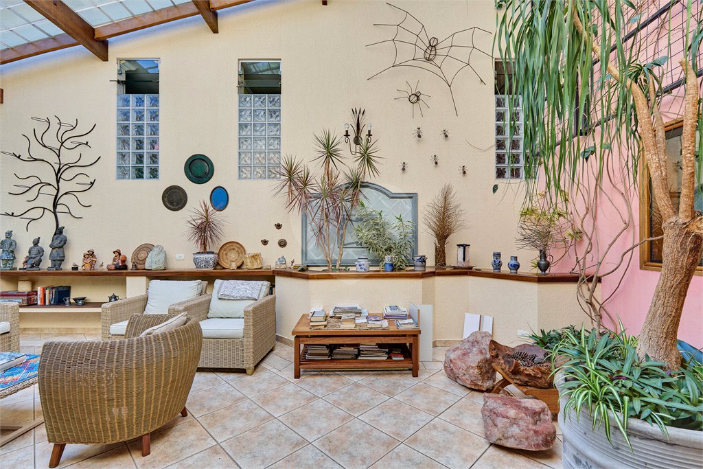 Casa à venda com 4 quartos, sendo 2 suítes, em Jardim Cordeiro, São Paulo, SP