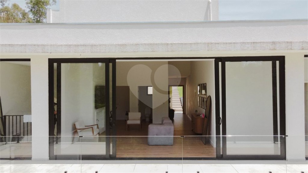 Casa à venda com 3 quartos, sendo 2 suítes, no condomínio Morada do Sol, Mairiporã - SP