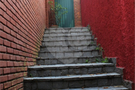 Casa à venda com 4 quartos, sendo 2 suítes, em Jardim Leonor, São Paulo, SP