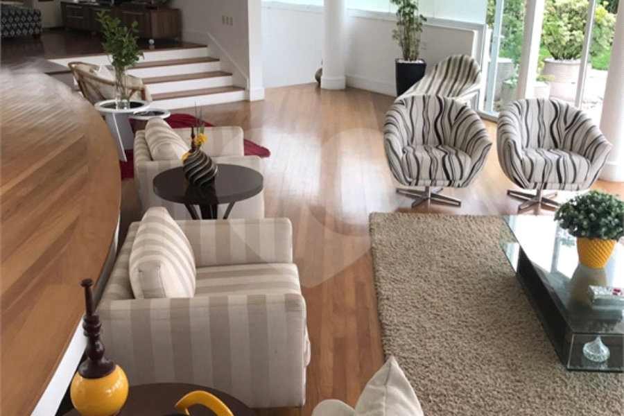 Casa à venda com 4 quartos, sendo 8 suítes, no condomínio Residencial Jd. Ibiratiba, São Paulo - SP