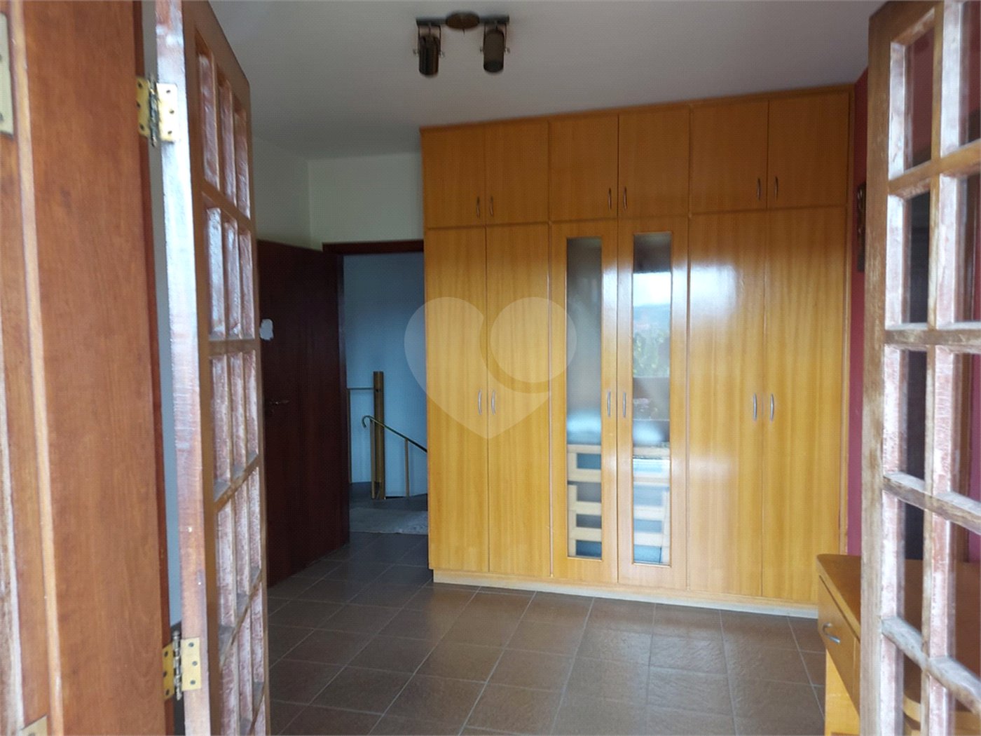 Sobrado à venda com 5 quartos, sendo 4 suítes, em Santa Rosa, Vinhedo, SP