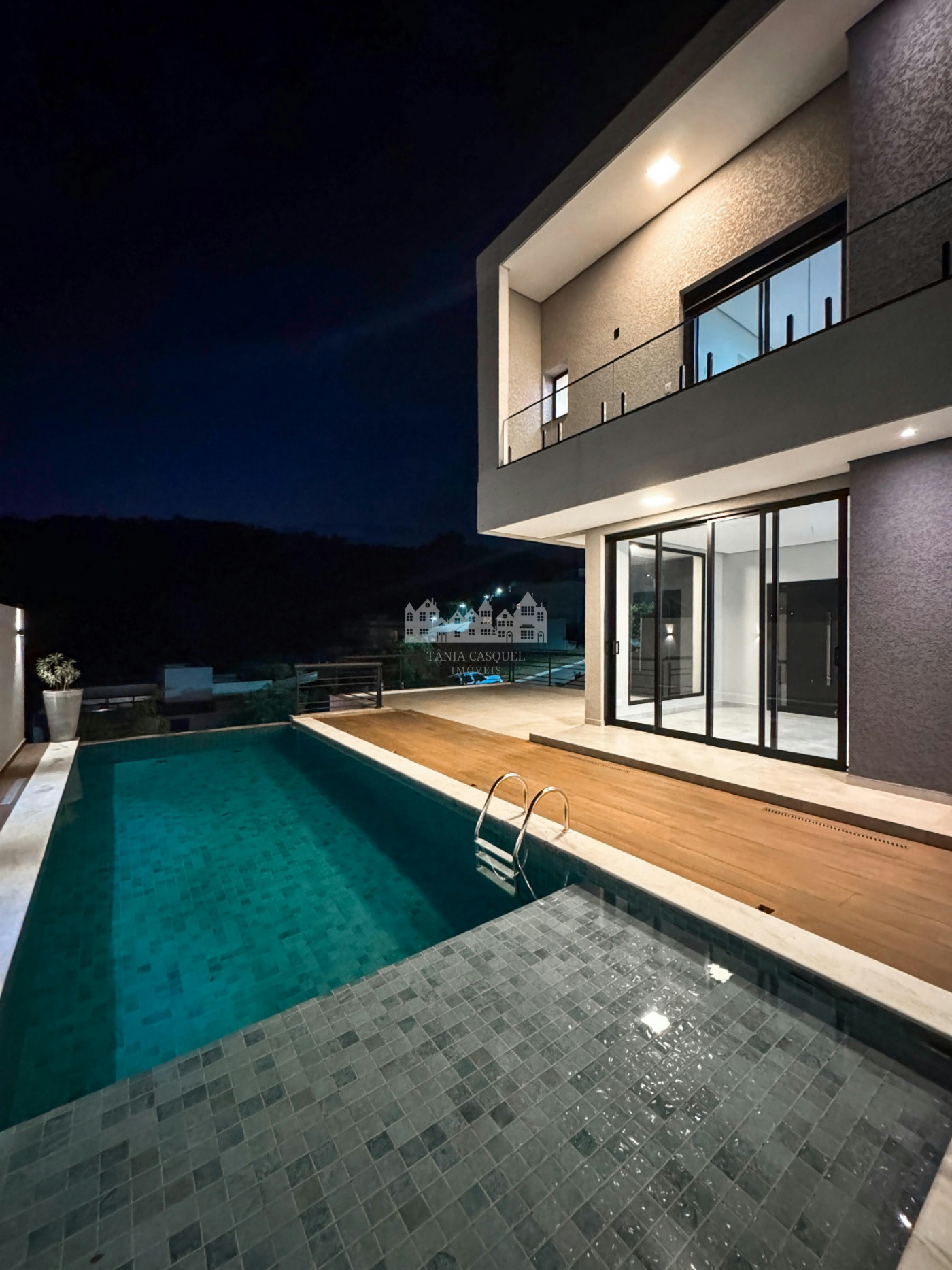 Casa à venda com 3 quartos, sendo 3 suítes, no Condomínio Quintas da Boa Vista, Atibaia - SP