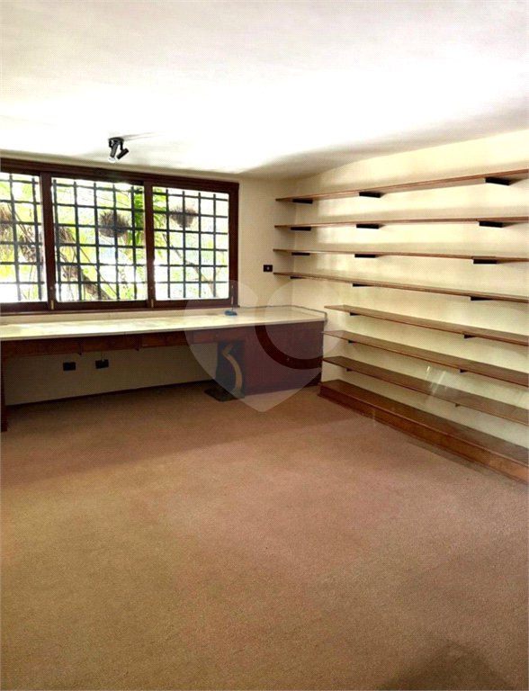 Casa à venda com 5 quartos, sendo 3 suítes,  em Jardim Leonor, São Paulo, SP