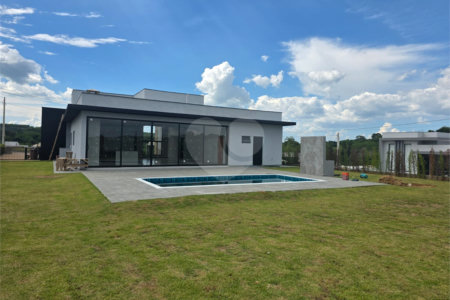 Casa à venda com 3 suítes no condomínio Village Ipanema 2, Araçoiaba da Serra - SP
