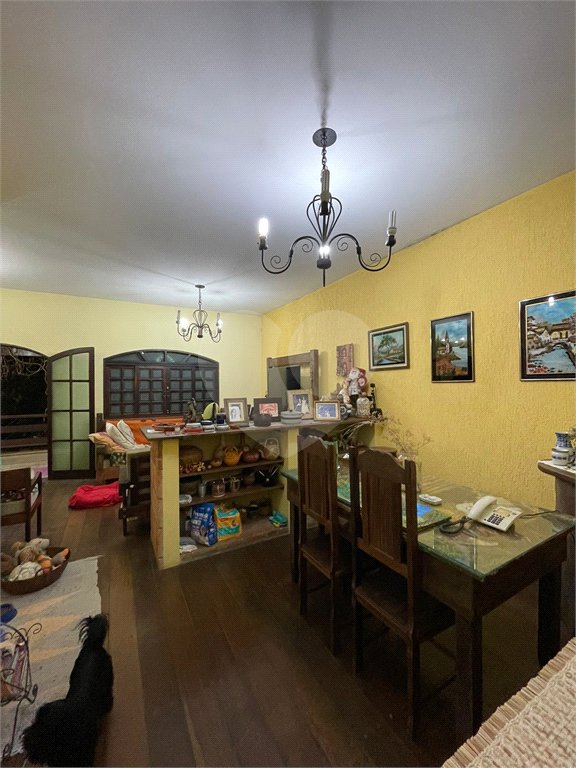 Sobrado à venda com 4 quartos, sendo 1 suíte,  em Vila Suissa, Mogi das Cruzes, SP