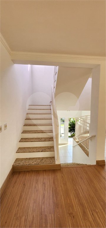 Casa à venda com 3 suítes no condomínio Recanto dos Paturis, Vinhedo - SP