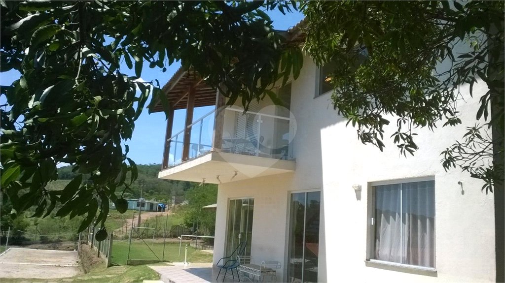 Chácara à venda com 4 quartos, sendo 2 suítes,  em Batatuba, Piracaia, SP