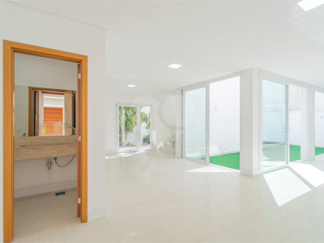 Casa à venda com 4 suítes no condomínio Villagio Quadrifolio, São Paulo - SP
