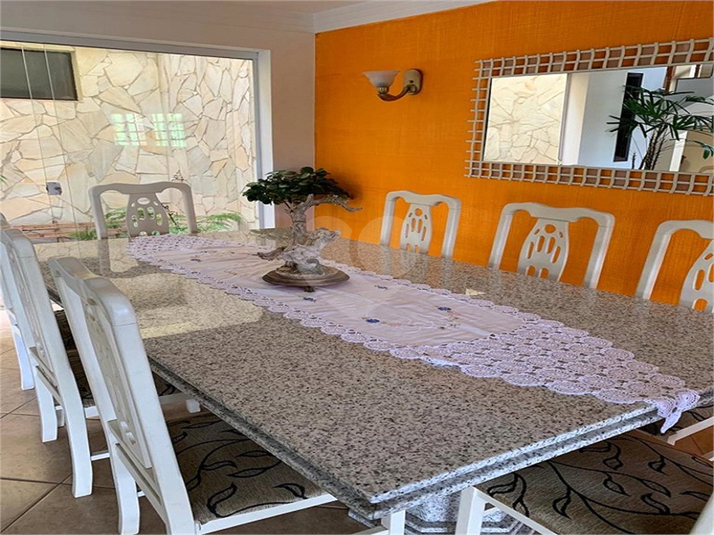 Sobrado à venda com 4 quartos, sendo 3 suítes,  no Centro, Jarinu, SP