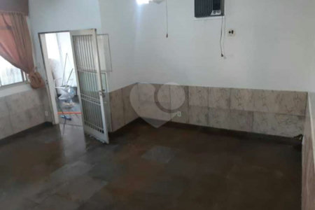 Casa à venda com 2 suítes no condomínio Parque Dourado, Rio de Janeiro - RJ