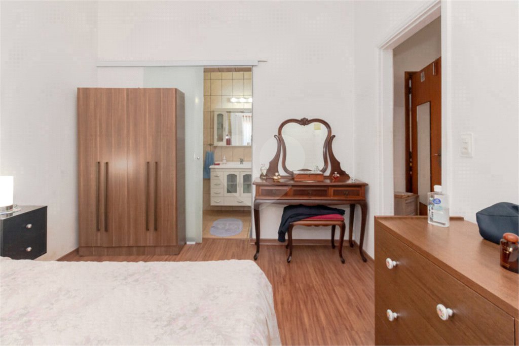 Casa à venda com 4 quartos, sendo 3 suítes, em Vila Pirajussara, São Paulo, SP