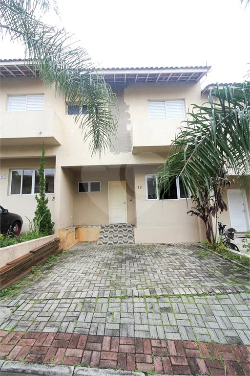 Casa à venda com 3 quartos, sendo 1 suíte, no condomínio Village St. Louis, São Paulo - SP