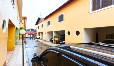 Casa à venda com 3 quartos, sendo 1 suíte, no condomínio Res Crisciúma, São Paulo - SP