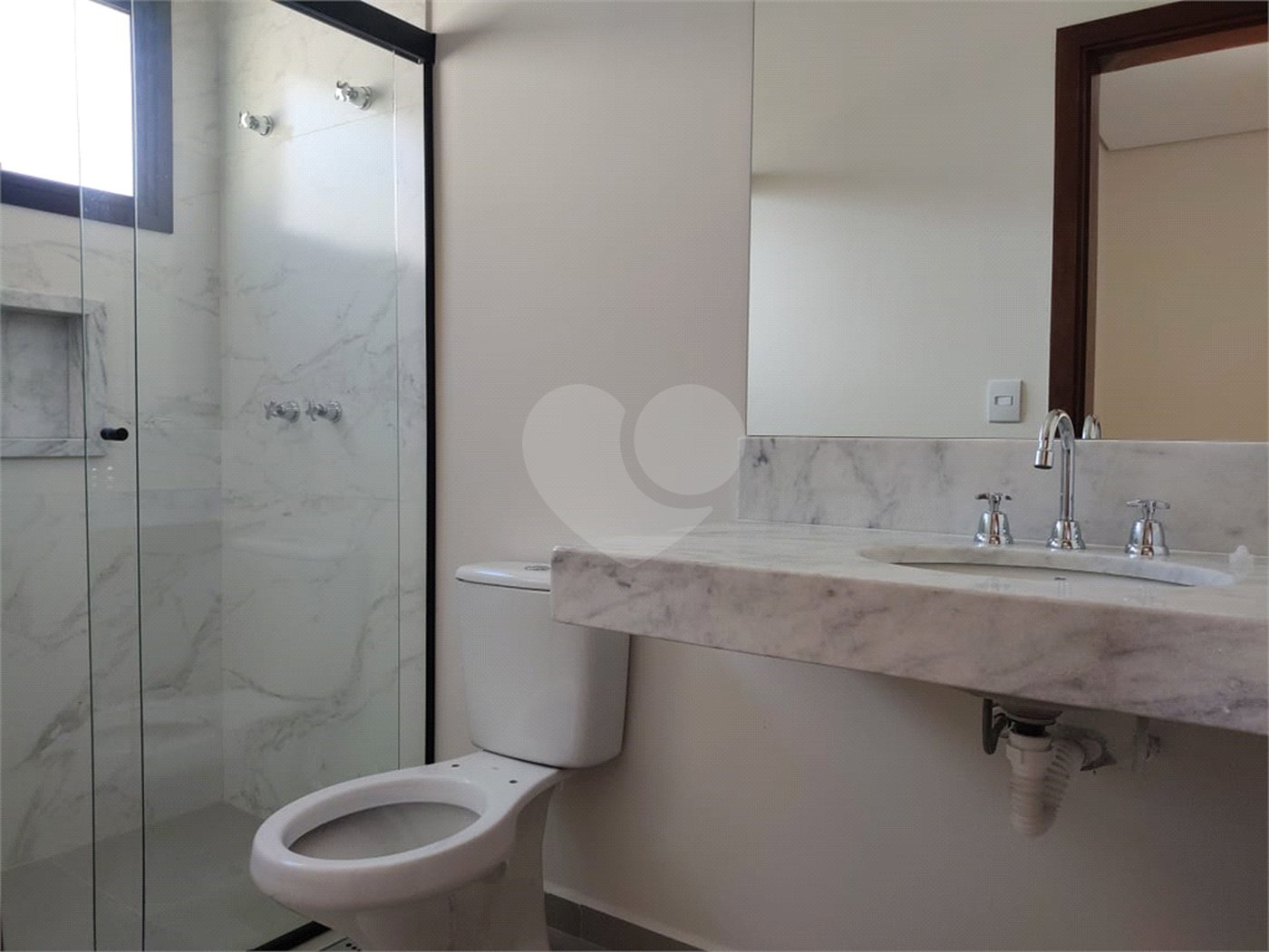 Casa à venda com 3 suítes no condomínio Santa Isabel I, Louveira - SP