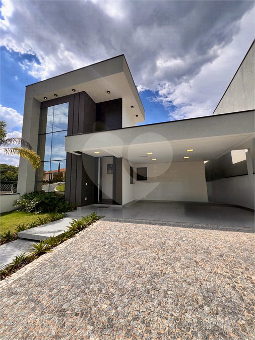 Casa à venda com 3 suítes no condomínio Residencial Mont'alcino, Valinhos - SP