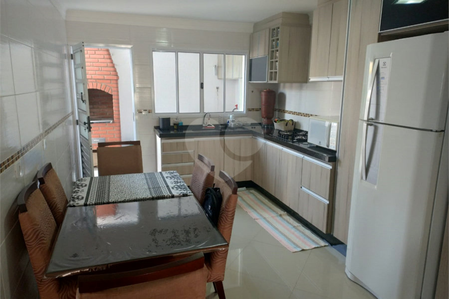 Casa à venda com 2 quartos, sendo 1 suíte, no condomínio Residencial Karen, São Paulo - SP