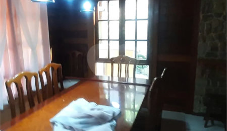 Casa à venda com 5 quartos, sendo 1 suíte,  no condomínio Parque Suiça, Caieiras - SP