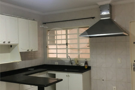 Sobrado à venda com 4 quartos, sendo 1 suíte, em Vila Rubens, Indaiatuba, SP