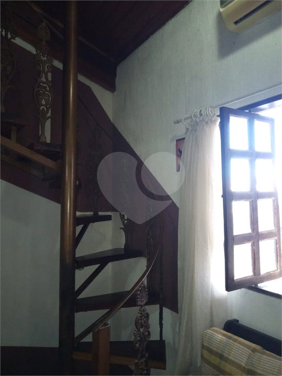 Sobrado à venda com 3 quartos, sendo 1 suíte,  em Vila Caputera, Mogi das Cruzes, SP
