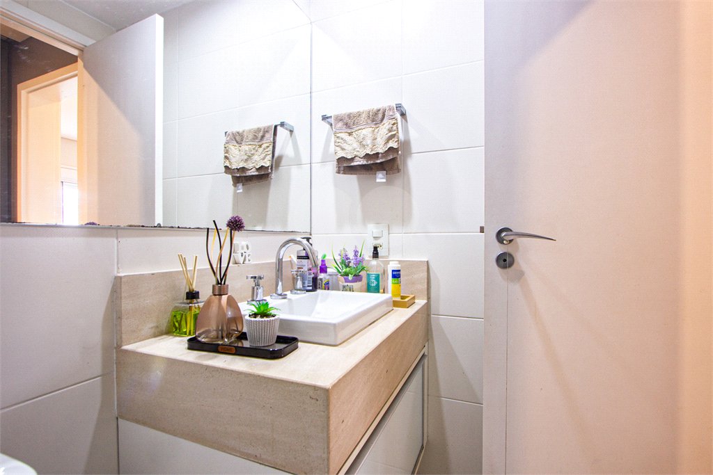 Apartamento à venda com 2 quartos, sendo 1 suíte,  em Jardim das Acácias, São Paulo, SP
