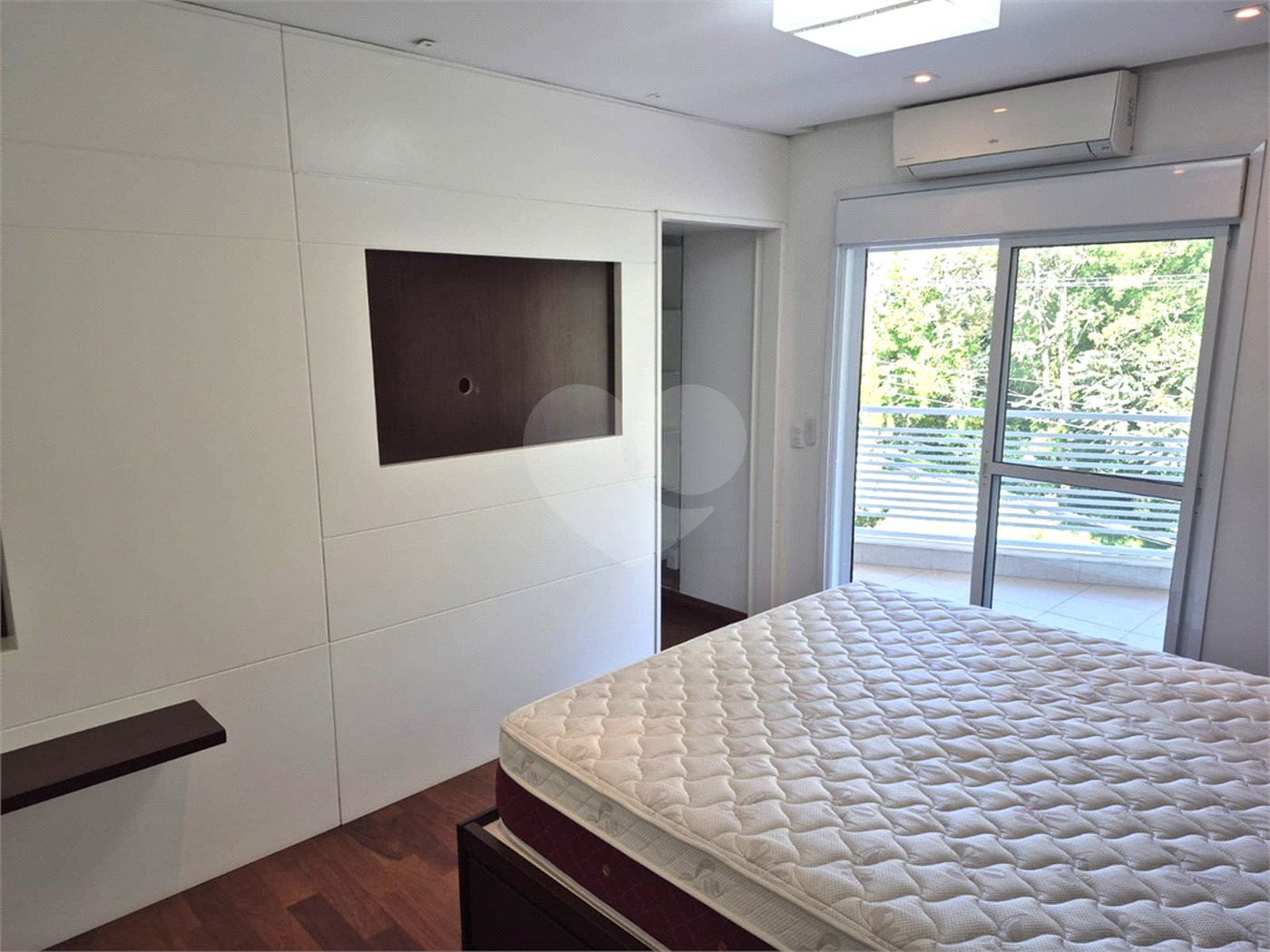 Casa para alugar com 5 quartos, sendo 4 suítes, no condomínio Colinas Japore, São Paulo - SP