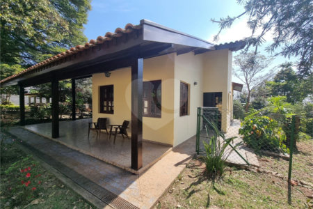 Casa à venda com 4 quartos, sendo 2 suítes, em Bosque, Vinhedo, SP