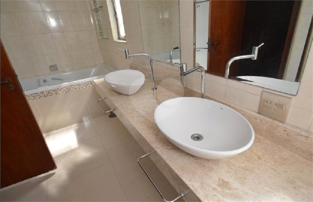 Casa à venda com 5 quartos, sendo 2 suítes, em Vila Galvão, Guarulhos, SP